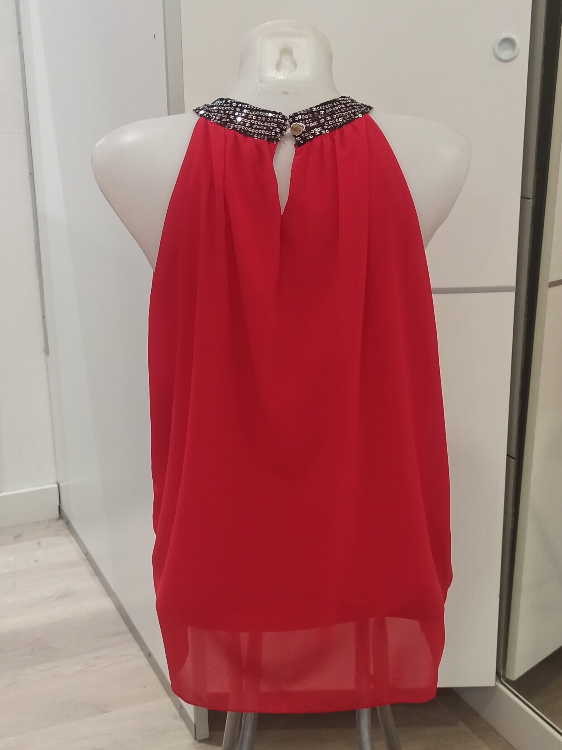 Top rojo con cuello de brillos - 2