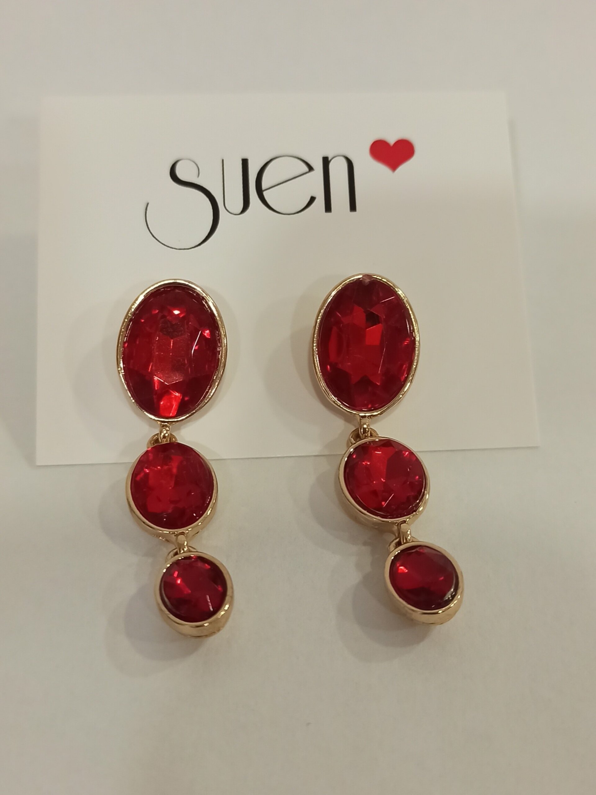 Pendientes dorados con pedrería roja - 1