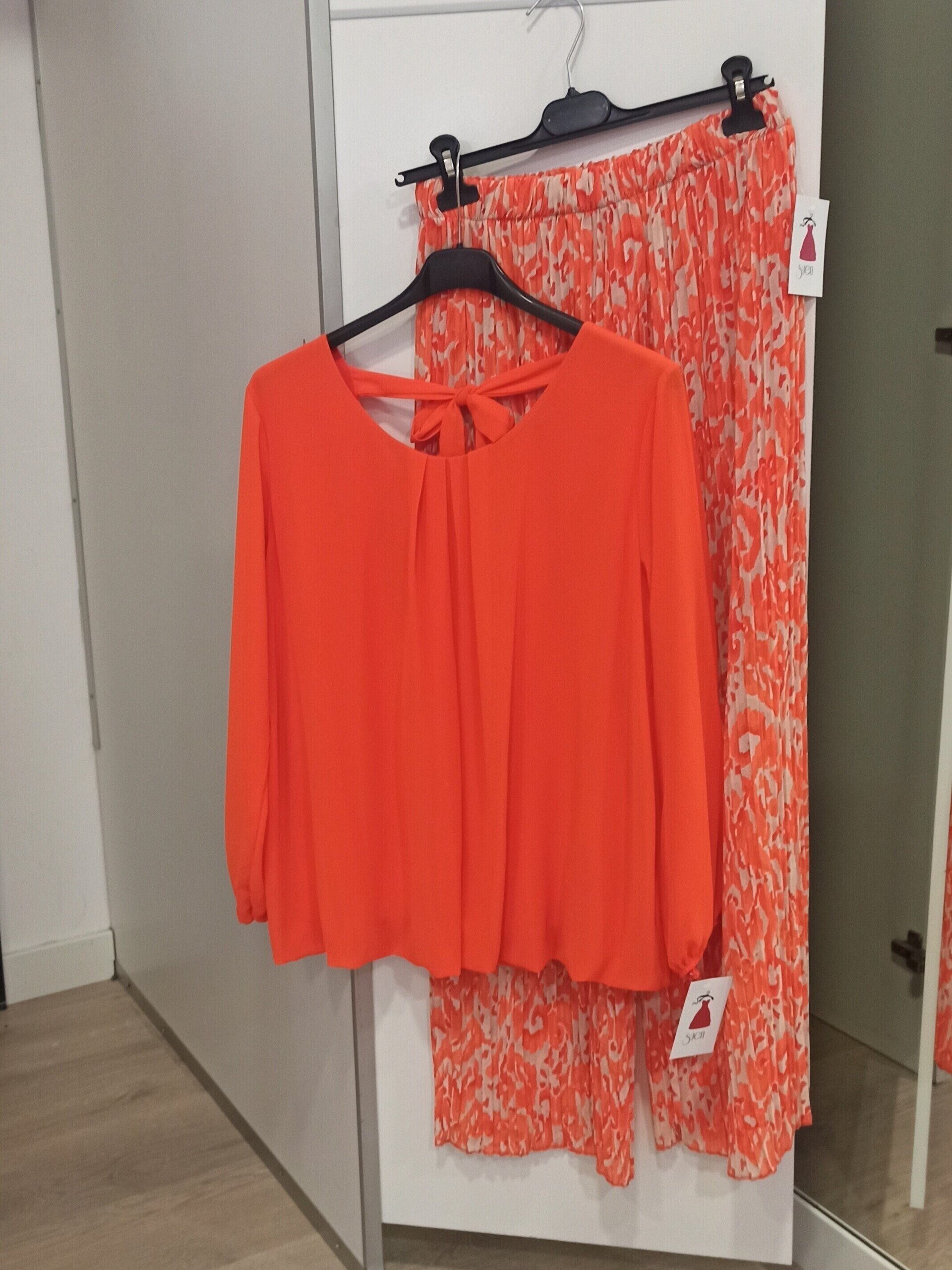 Conjunto de blusa y pantalón - 2