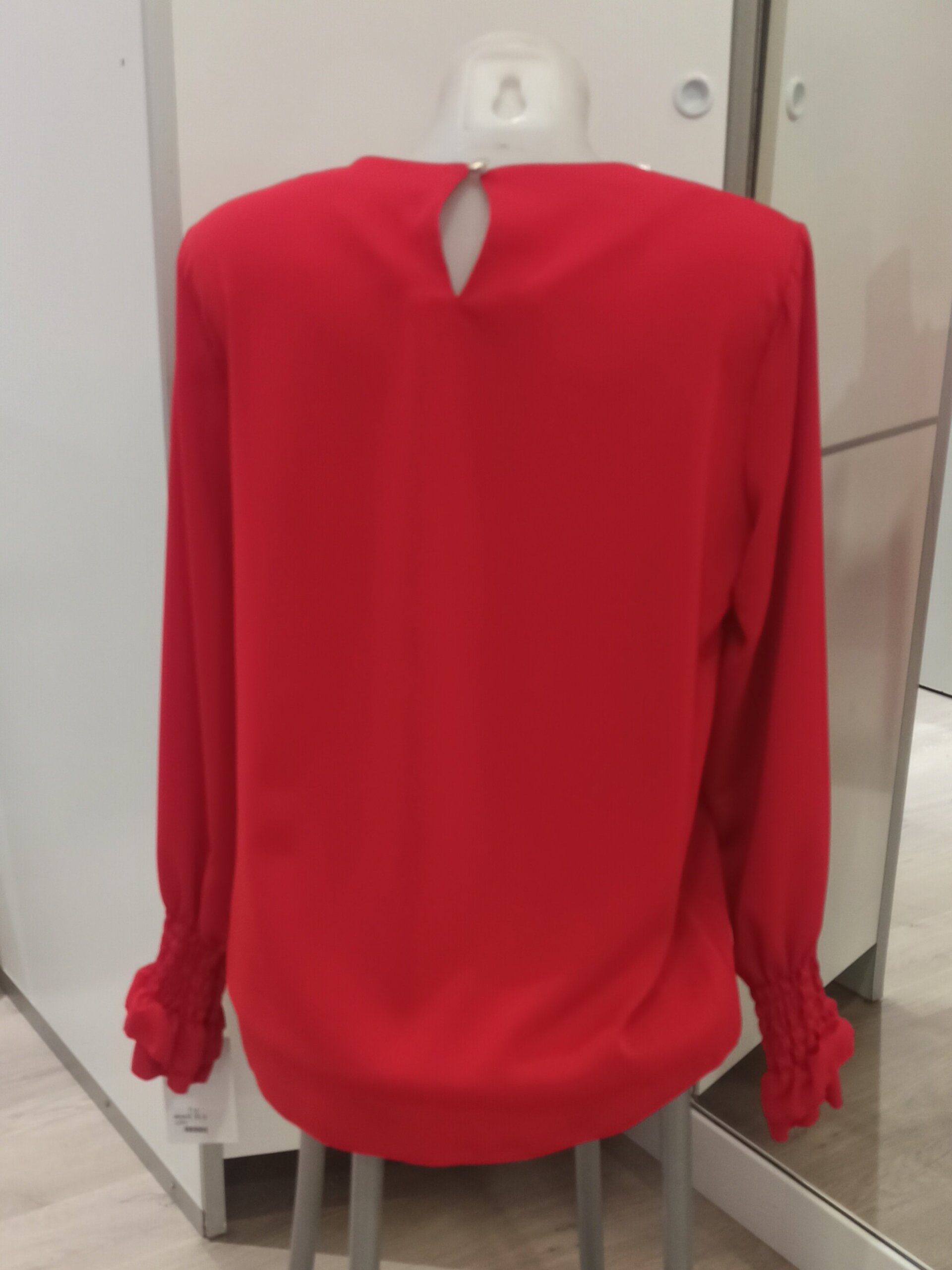 Blusa cuello con perlas - 2