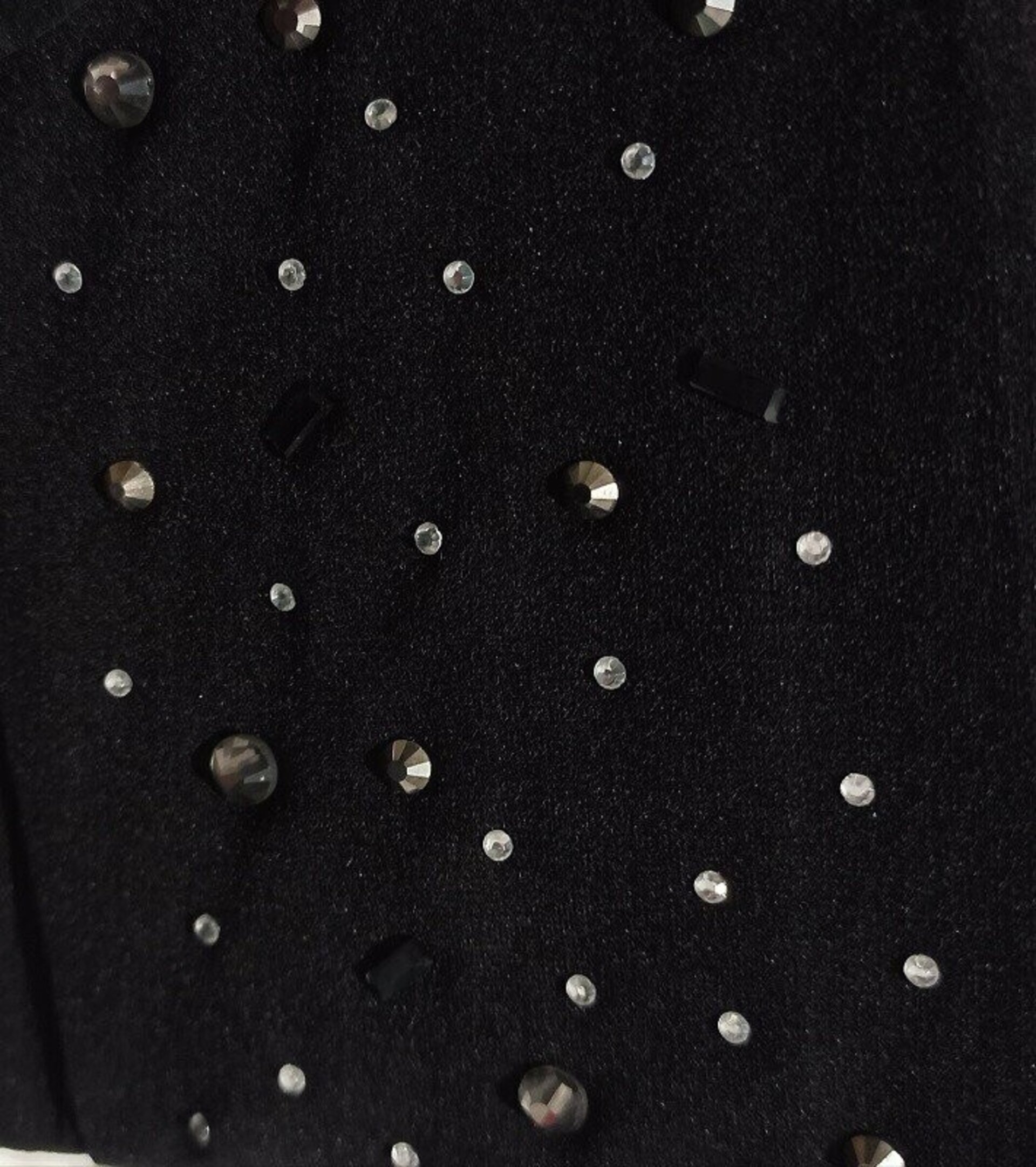 Media con pedrería - 2