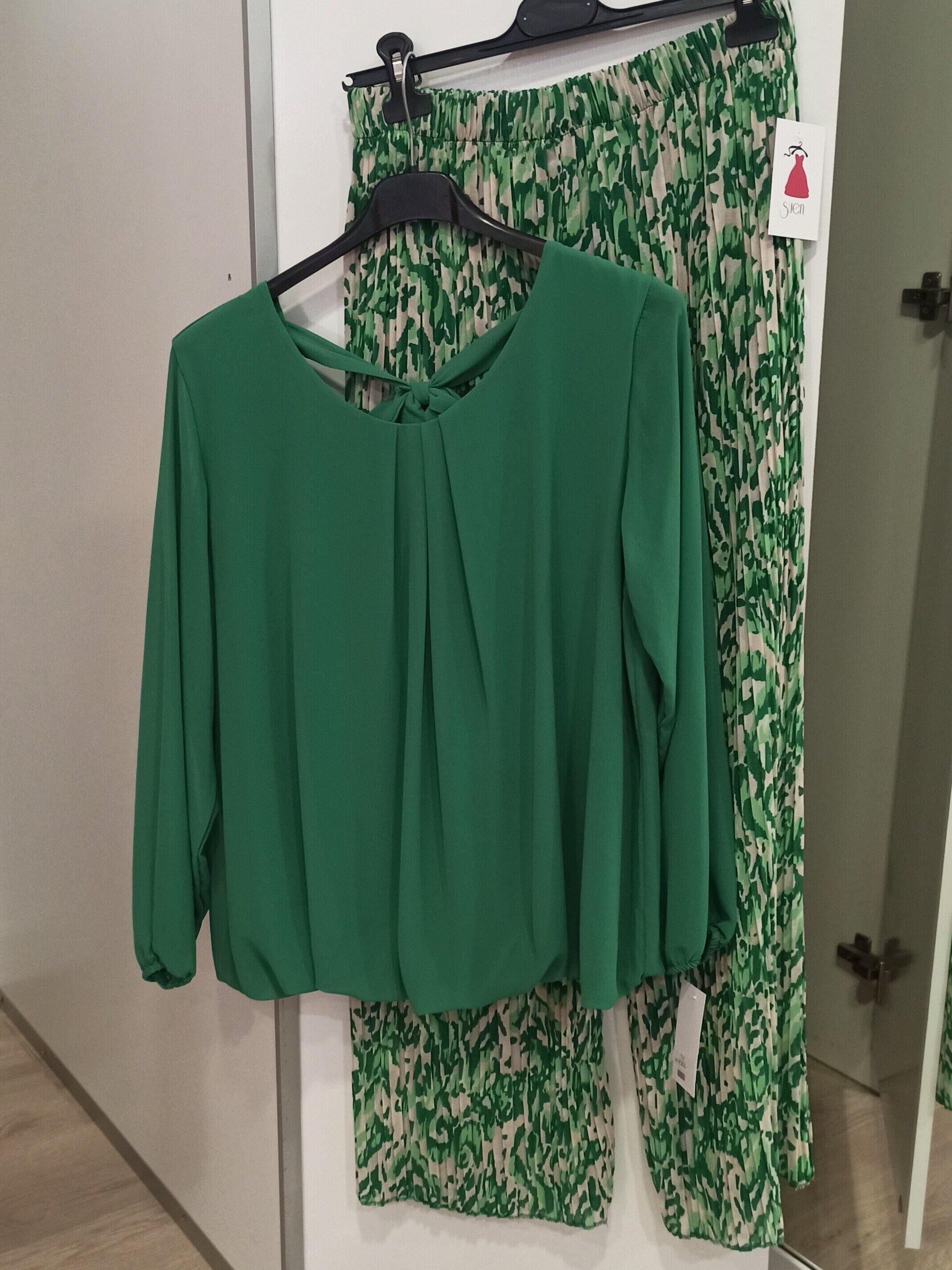 Conjunto de blusa y pantalón - 4