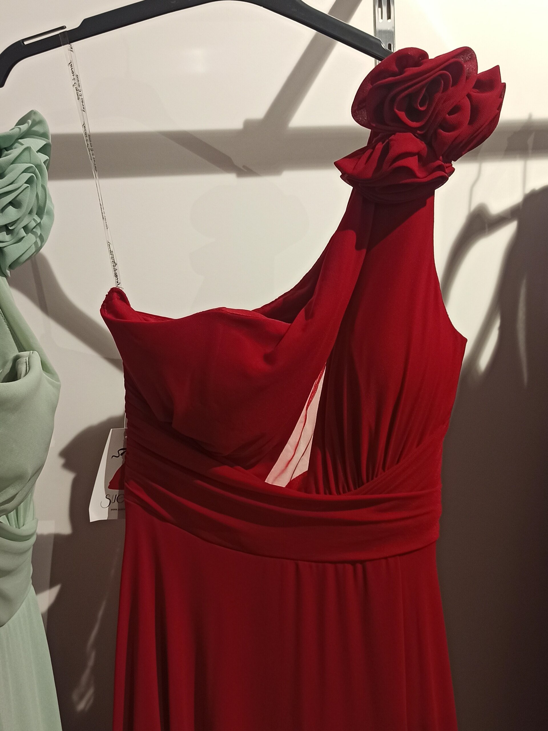 Vestido invitada boda escote asimétrico Tianjin - 2